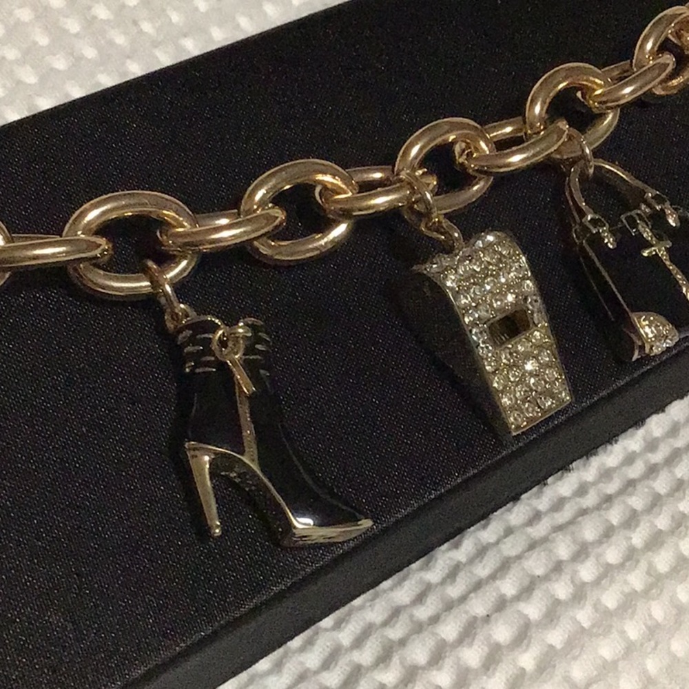Guess NWT - Picture 2 of 3